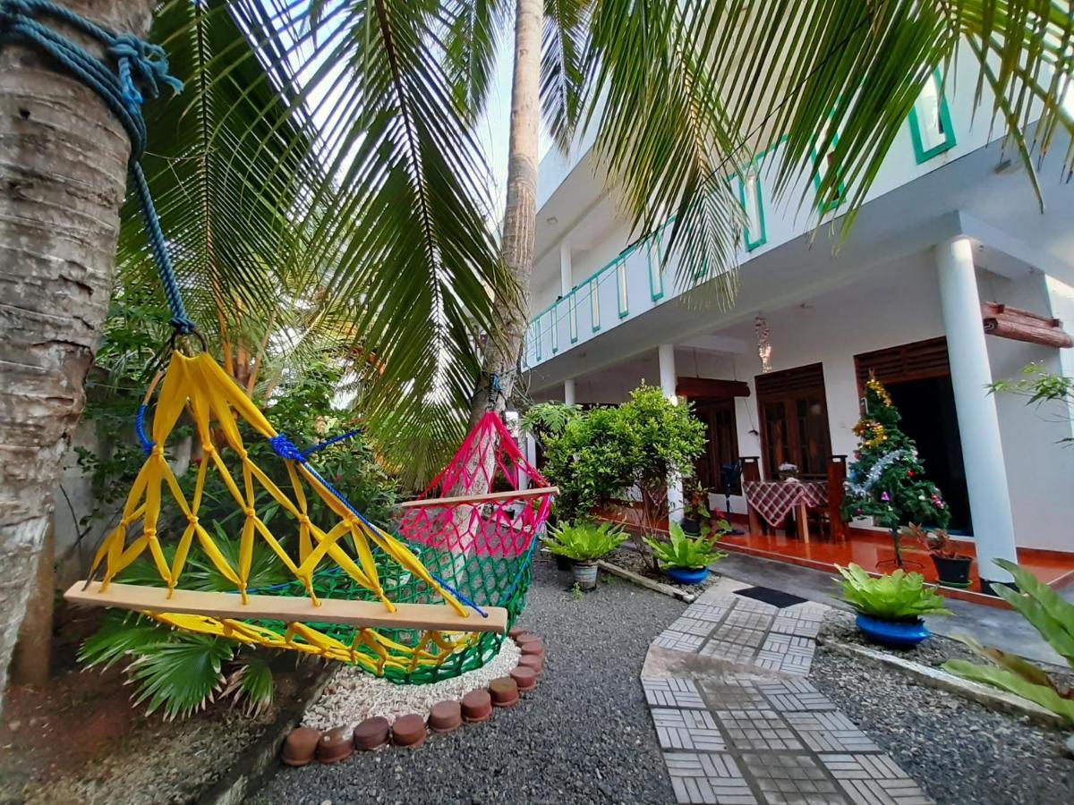 Sayura Beach Hotel Мірісса Екстер'єр фото